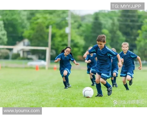 足球明星格子照片图片欣赏盘点他在绿茵场上的精彩瞬间与风采